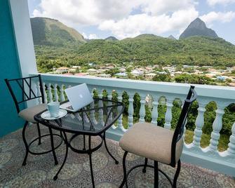 Sapphire Apartment 3 New! 1M Views; Great Location; Amazing Deal! - Soufrière - Balcony
