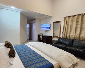 Yenas Nest - Accra - Schlafzimmer