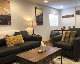Little Woodys Hideaway-pet friendly 1Brm, sofa slpr - #329662 - Woodland Park - Sala de estar
