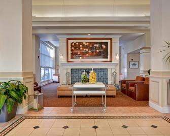 Hilton Garden Inn Oshkosh - Oshkosh - Lobby
