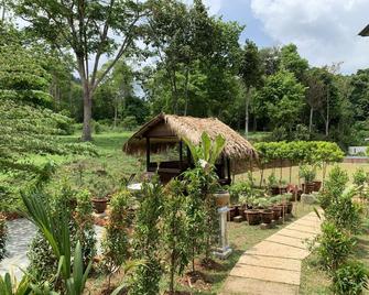 Hujung Kampung Resort - Kampung Kedawang - Patio