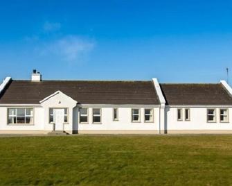 Doherty's Country Accommodation - Ballyliffin - Building