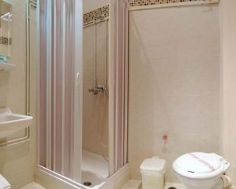 Hotel Varonos - Delphi - Phòng tắm