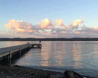 Discounted July 8-16: Waterfront Farmhouse On Cayuga Lake - Interlaken - Bedroom