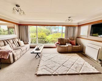 Comfort & Warmth at Stag Lodge Near Queens Park - Invercargill - Sala de estar