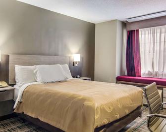 Quality Inn and Suites Grove City-Outlet Mall - Mercer - Bedroom