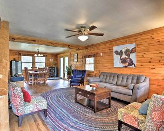 The Pinecone Palace w/ Hiking Trail Access! - Lyons - Sala de estar