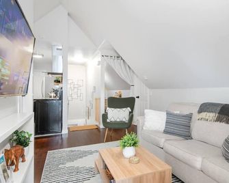 The Loft at Marble Place a Cozy Family Retreat - Courtenay