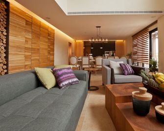 Sunnylands B&b - Yilan City - Living room