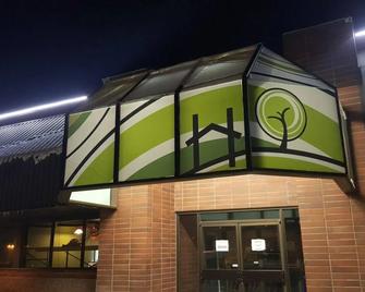 Home Away Inn - Drayton Valley - Building