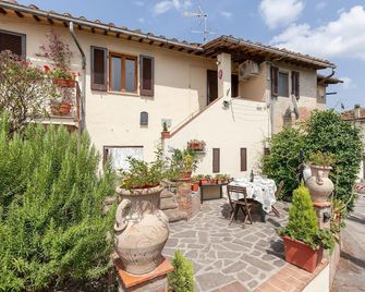 Awesome Home In Montefoscoli With Wifi - Palaia - Binnenhof
