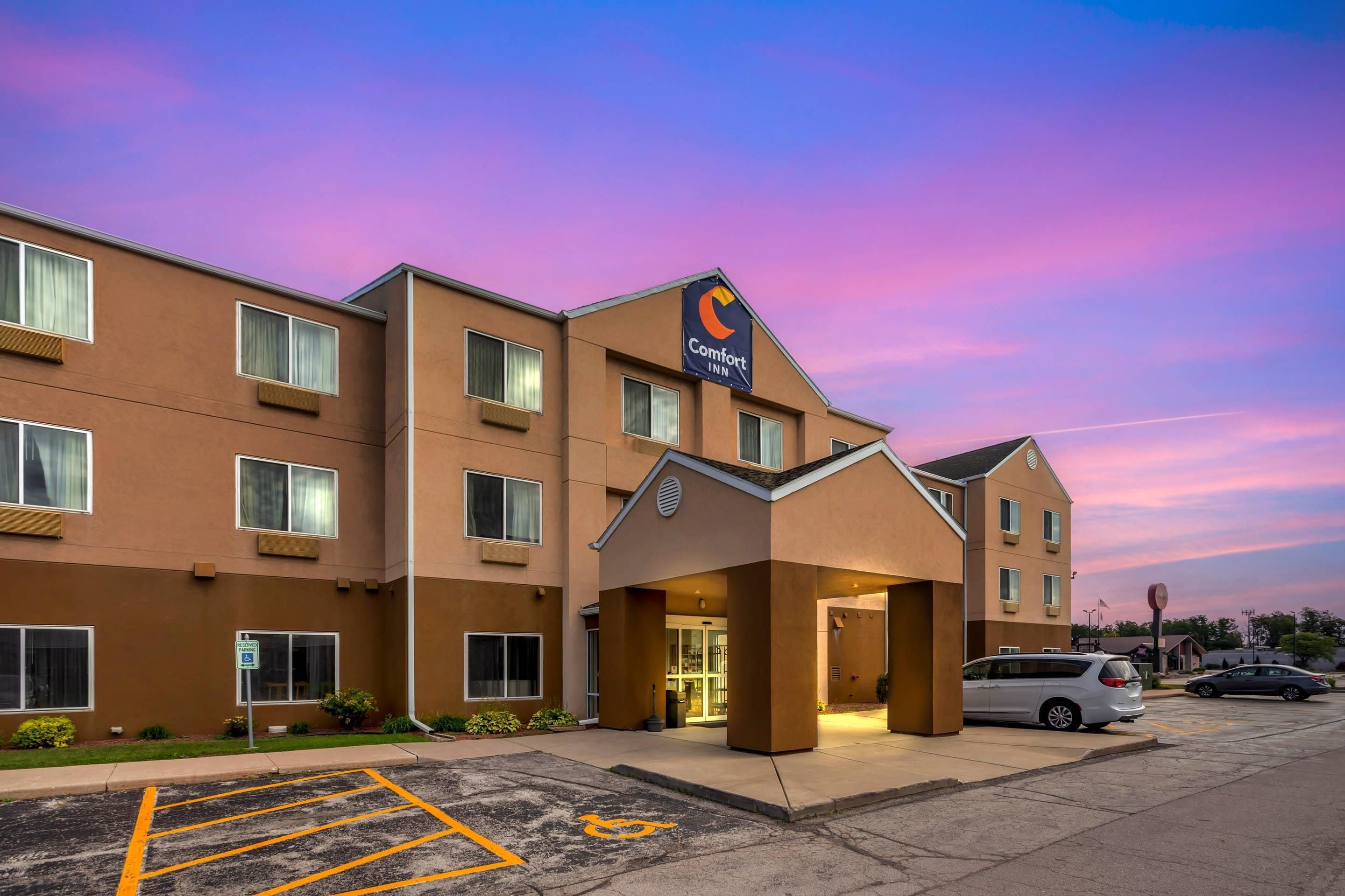 Comfort Inn and Suites Green Bay Stadium Area - גרין ביי - בניין