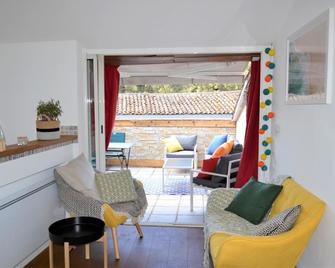 One bedroom appartment with rooftop - 15 min from Aix-en-Provence - Meyrargues - Living room