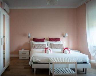 La Rosa Tra I Laghi B&B - Meina - Bedroom