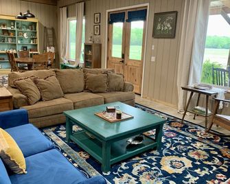White Oak Farm Vacation Rental - Murfreesboro - Sala de estar