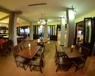 Inthira Thakhek - Thakhèk - Restaurant