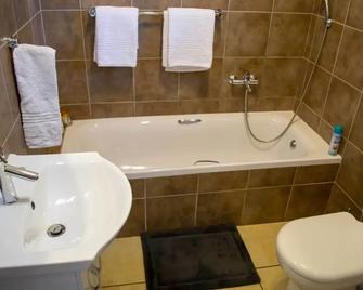 Amohela Guesthouse - Midrand - Baño