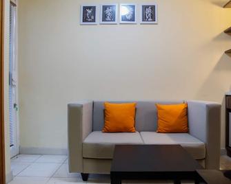 Modern 1BR with Sofa Bed @ Cinere Bellevue Apartment - Jakarta - Wohnzimmer