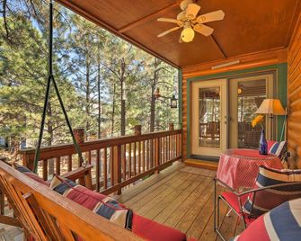 Rustic Cabin w/ Deck ~ 4 Mi to Old Town Flagstaff! - Flagstaff - Balcony