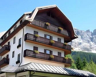 Park Hotel Miramonti - San Martino di Castrozza - Gebäude
