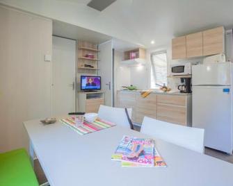 Camping Le Petit Rocher - Longeville-sur-Mer - Salle à manger