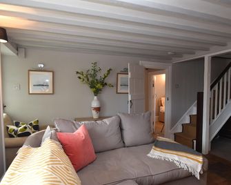 Rose Mullion Cottage, Pett, East Sussex - Hastings - Living room