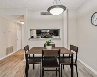Halsten At Vinings 2516 Spacious 1 Bed 1 Bath - Atlanta - Comedor