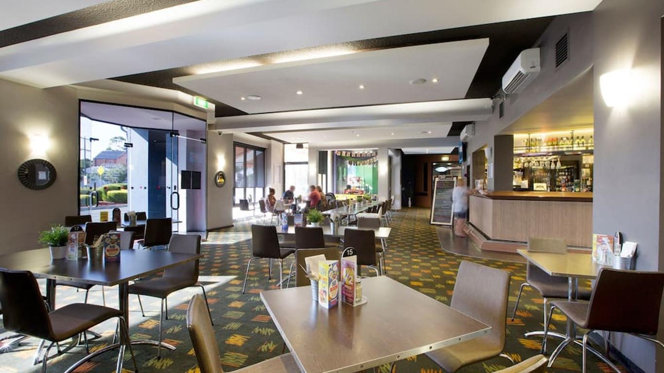 Nightcap at St Albans Hotel