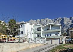 Nice Apartment In Makarska With 1 Bedrooms And Wifi - Makarska - Building
