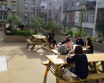 Hans Brinker Hostel Lisbon - Lisbon - Patio