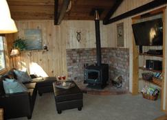 Maison de Montagne; get away from it all and have it all at the same time! - Packwood - Living room