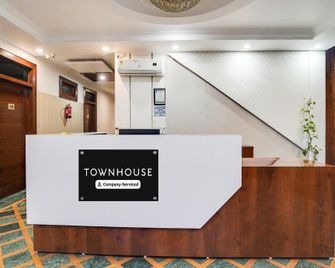 Super Townhouse Selaqui Chakrata Road - Jhājra - Front desk