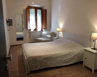Apartment Nel Centro Della Citta - Pistoia - Bedroom