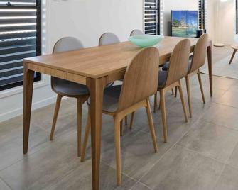 Daydreaming Airlie Beach, Water Views & Only 200m To Boardwalk. - Airlie Beach - Comedor