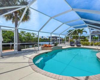 Fisherman's Delight With Heated Salt Swimming Pool And A New Boat Lift - Saint James City - Piscina
