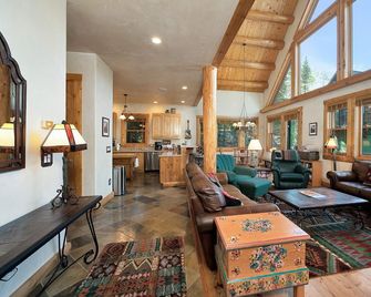 Mountain View Estates 2 Elegant Home in Mountain Village 4Br, 4.5Ba, Sleeps 8 - Mountain Village - Living room