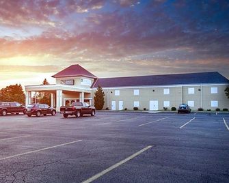 Quality Inn and Suites Coldwater near I-69 - Coldwater - Будівля