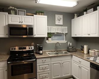 Clean and cozy home that is perfect for a NE Oregon getaway! - La Grande - Cocina