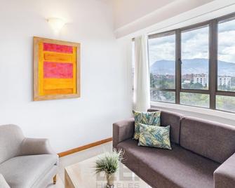 Portal del Rodeo ApartaHotel - Medellín - Living room
