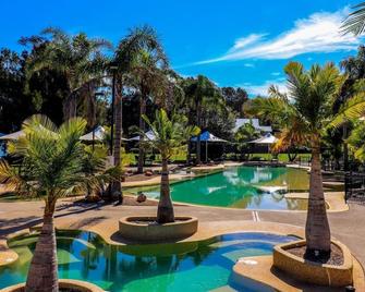 Plover Executive Villa at Raffertys with free WiFi - Cams Wharf - Piscina