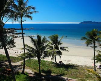 Rose Bay Resort - Bowen - Beach