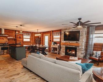Relaxing Cabin | 10 Private Acres - Outdoor Firepit - Bourbon - Olohuone