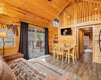 Riverfront Cabin with Deck and Fire Pit Near the Smoky Mountains! - Sylva - Dining room