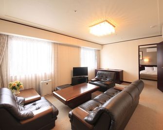 Quintessa Hotel Ogaki - Ogaki - Obývací pokoj