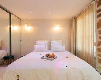 ABY - Cannes - Bedroom