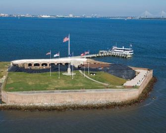 1 Bedroom Cottage in the Old Historic District. Free Street Parking. - Charleston - Building