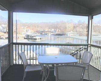 Charming Home on the Water near Bagnell Dam—Perfect for Couples and Families - Eldon - Balcony