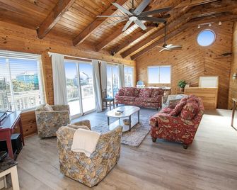 Semi-Oceanfront, Private Pool, Hot Tub, 400 ft to Beach Access, WL940, The B B Inn - Corolla - Living room