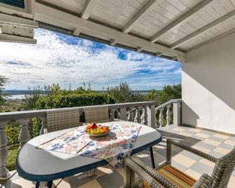 Living in the olive grove with a sea view - Ražanac - Balkon