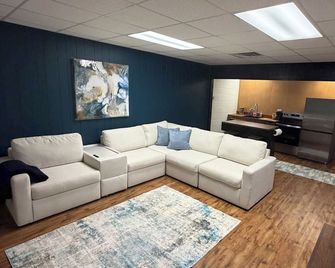 Modern 1-bedroom newly remodeled! The Legacy at Washington! - Farmington